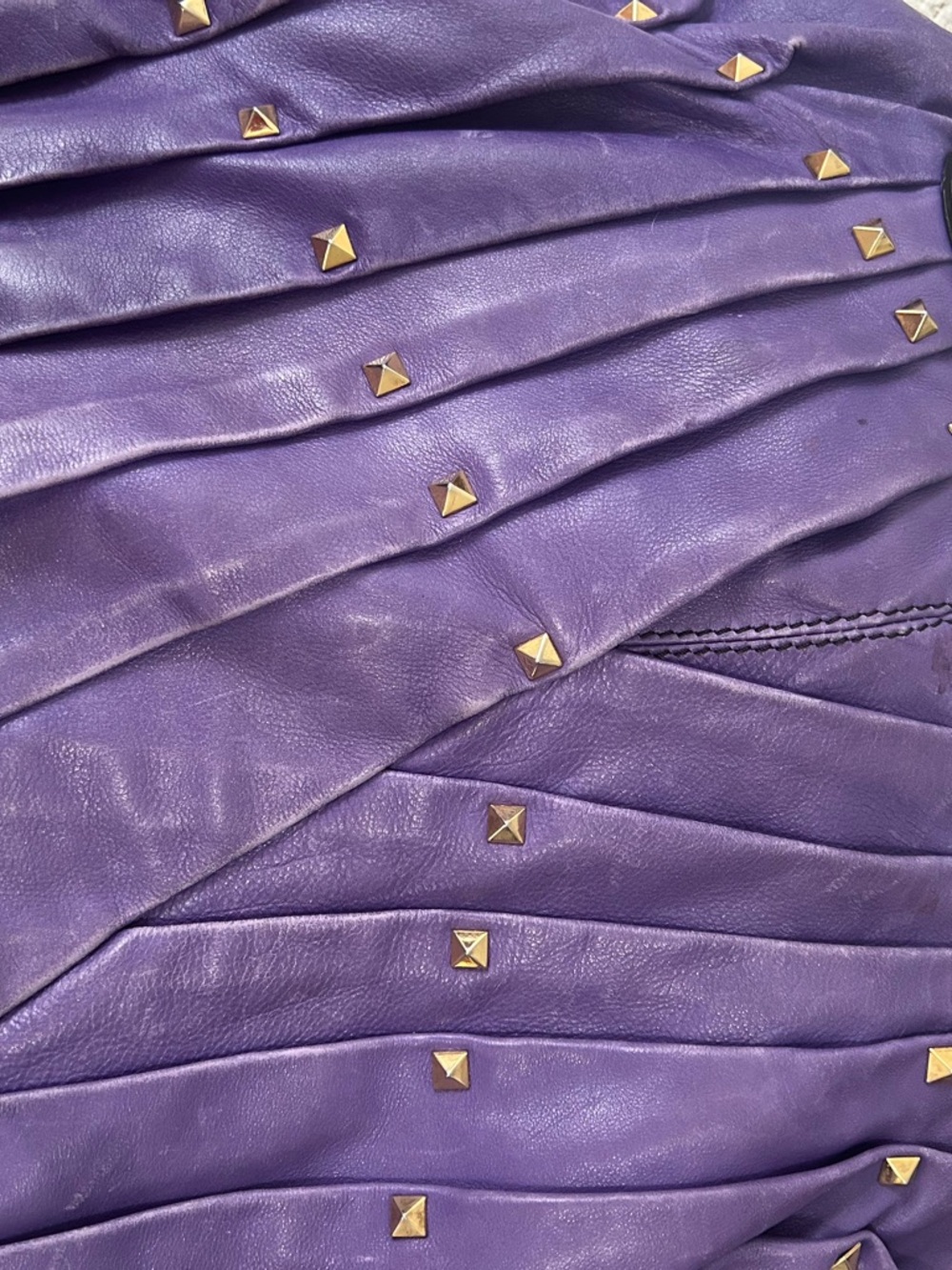 Purple Studded Valentino bag ASO Jenny Humphrey - Picture 10 of 16